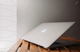 een-laptop-kiezen-voor-online-lessen