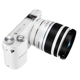 NX2000 - Wit + Samsung NX 18-55mm f/3.5-5.6 OIS + NX 50-200mm f/4-5.6 ED OIS II f/3.5-5.6 + f/4-5.6