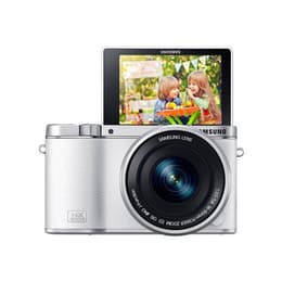 Hybride camera NX3000 - Wit + Samsung NX 16-50mm f/3.5-5.6 Power Zoom ED OIS + 50-200mm f/4.0-5.6 ED OIS III f/3.5-5.6 + f/4-5.6