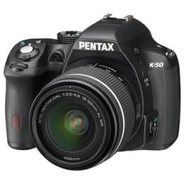 Reflex K-50 - Zwart + Tamron smc DA 18-55mm F3.5-5.6 AL WR + AF 18-200mm F/3.5-6.3 XR Di II LD Aspherical (IF) Macro f/3.5-5.6 + f/3.5-6.3