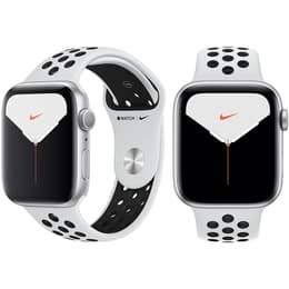 Apple Watch Series 5 2019 GPS 44 mm Aluminium Zilver Sportbandje van Nike